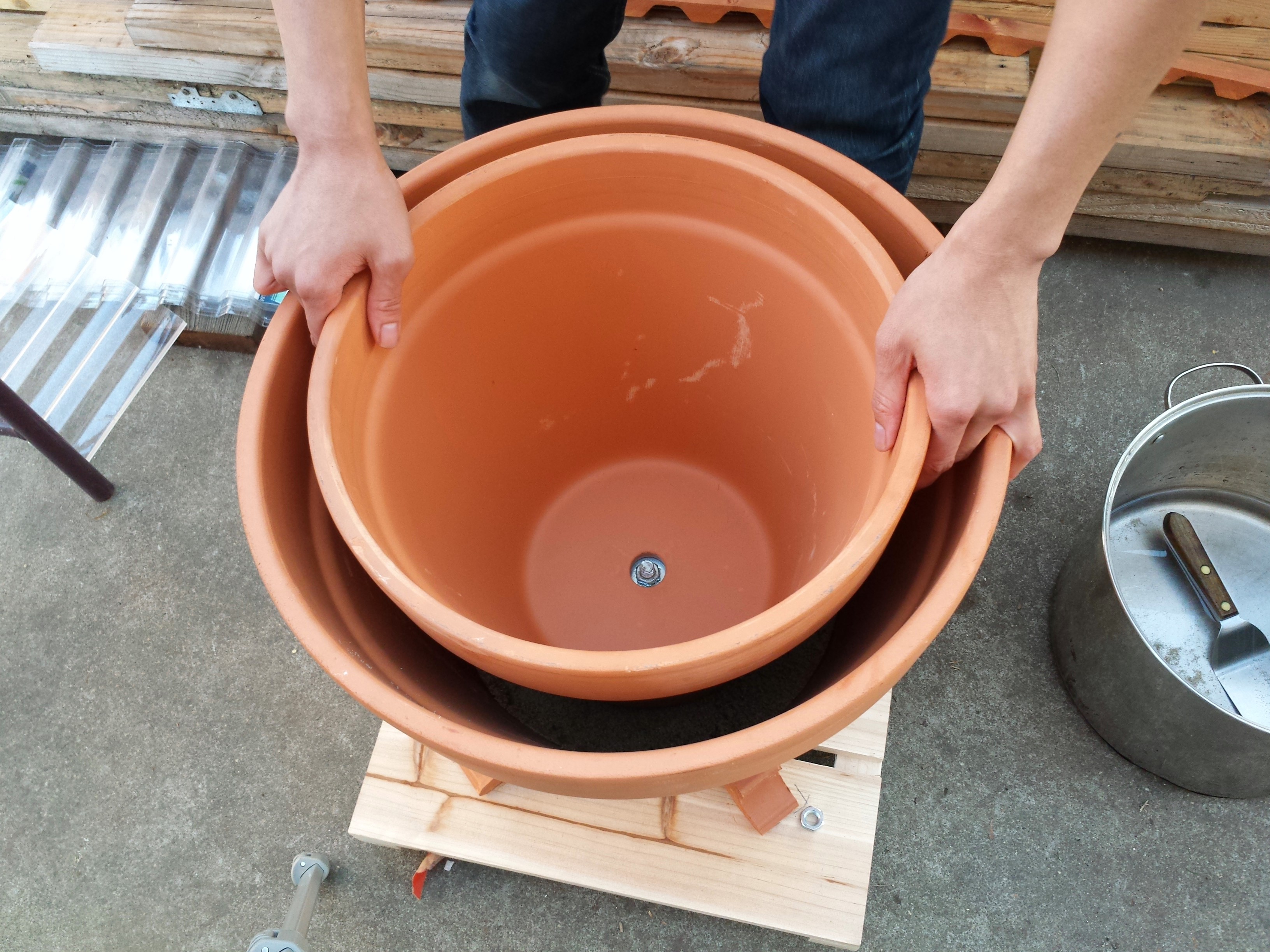 Building a zeer pot.jpg