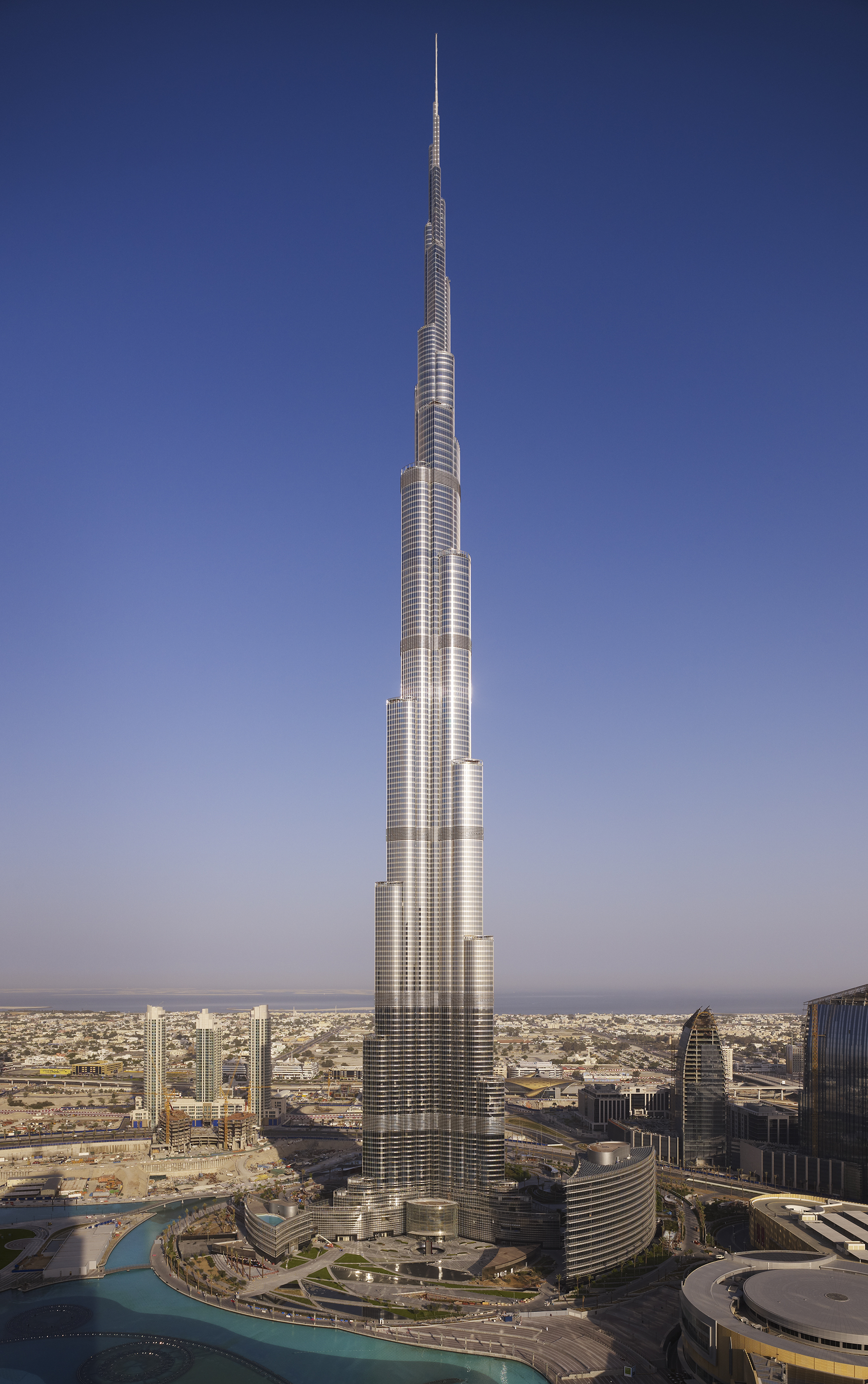 Burj_Khalifa_SOM_exterior_(c)_Nick_Merrick_for_Hedrich_Blessing_(9).jpg