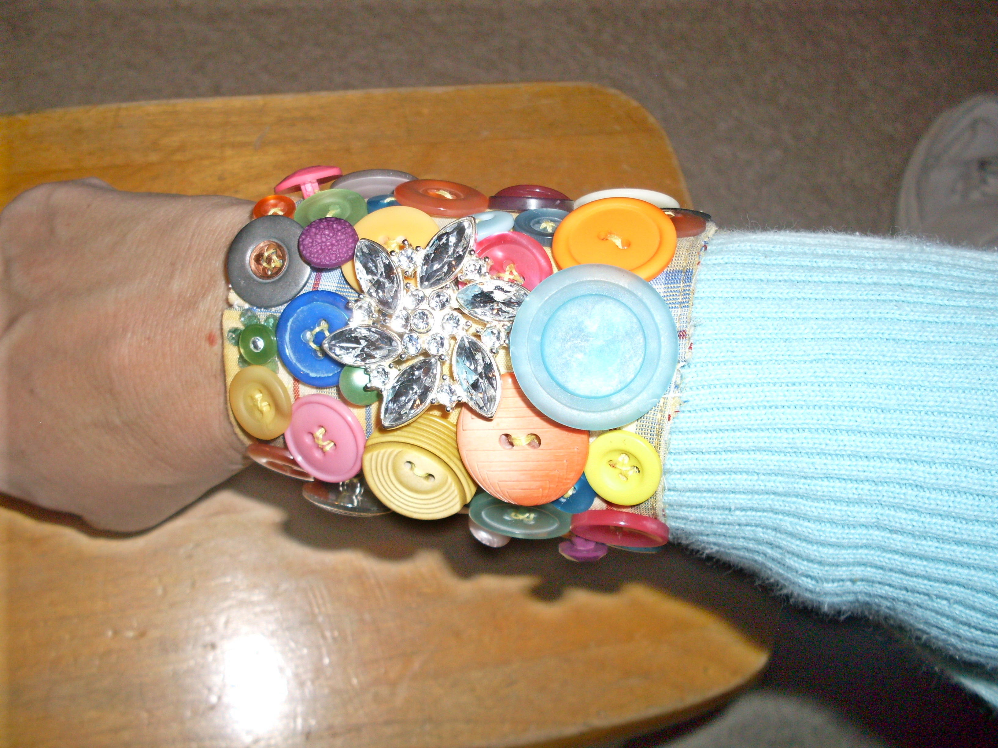 Button Bracelet Instructable 019.jpg