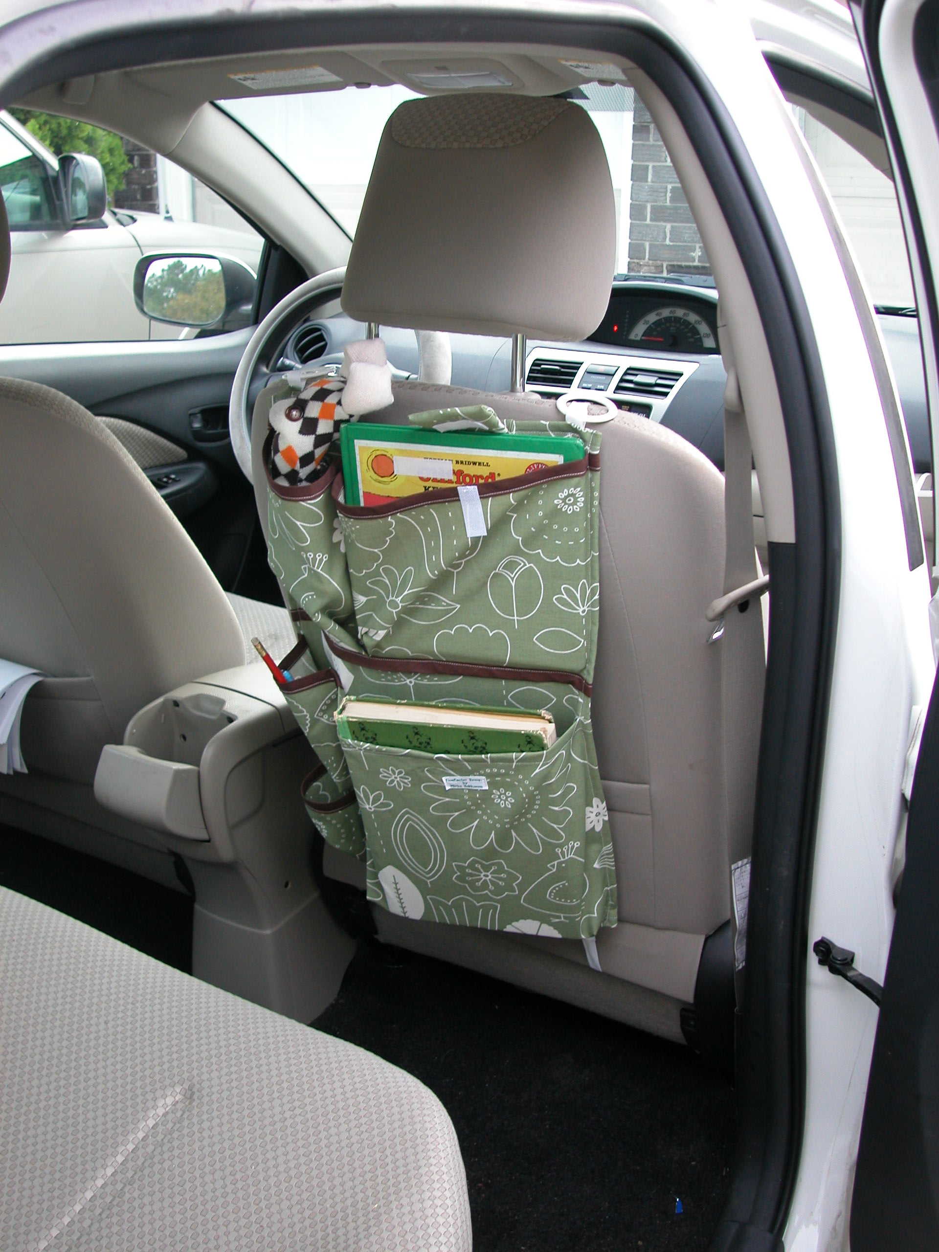 C:\Documents and Settings\Anni.PUOUSENI\My Documents\Instructables\car organizer\DSCN4926.JPG