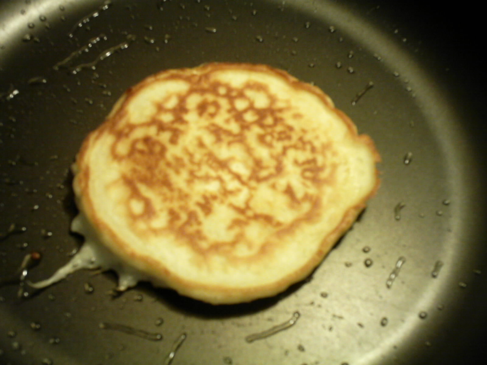 C:\GRAPHIC_DUMP\Instructables\Pancakes\Fry3.JPG