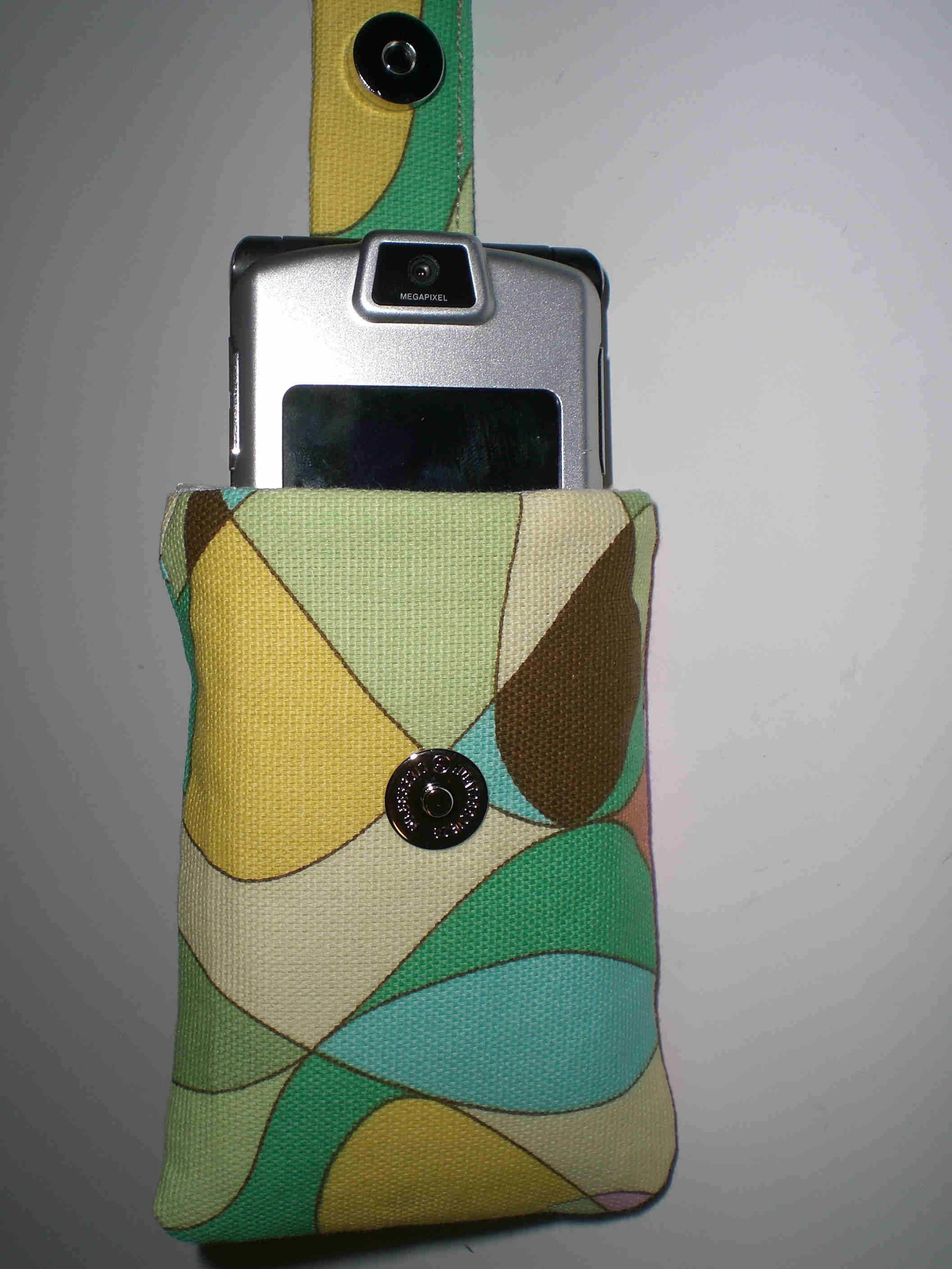 C:\Users\Lisa Varco\ETSY\Contest\display cell phone in case.jpg