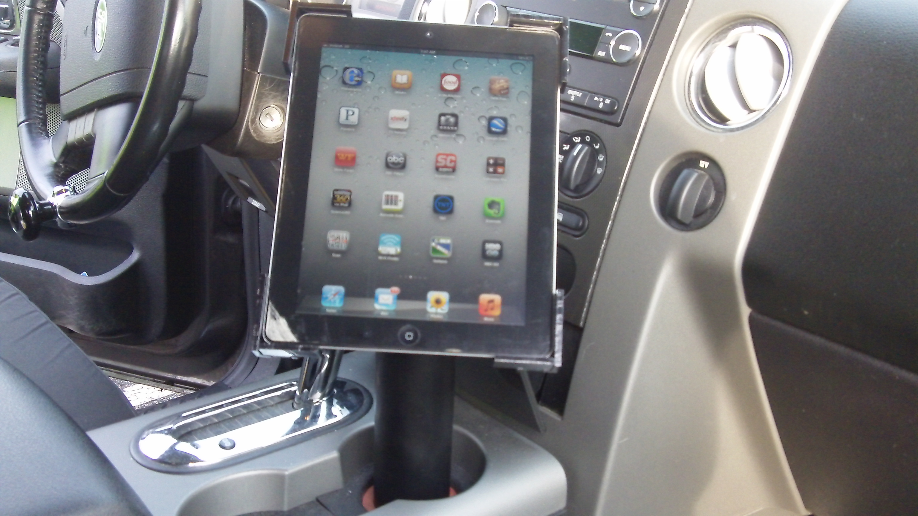 CAR_IPADHOME.JPG