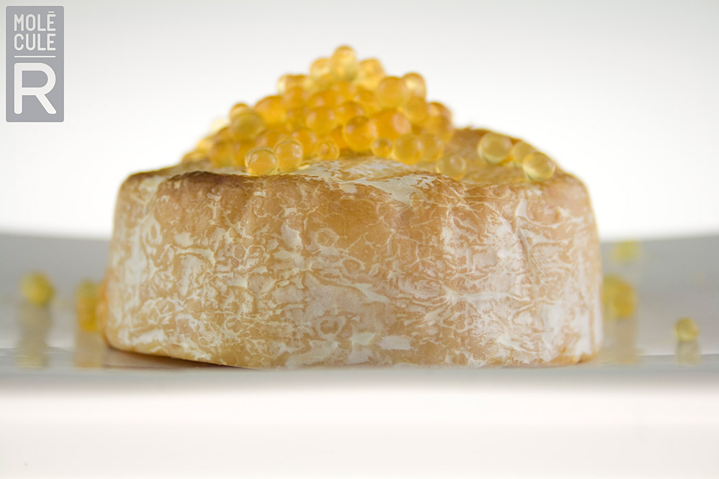 Camembert-et-caviar-de-miel-3.jpg