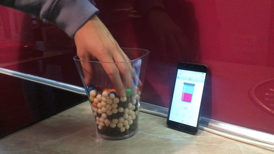 Candy jar - watch how many candies are left in the jar!