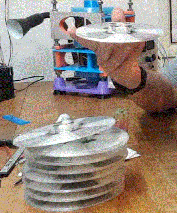 Capacitor Disks 1.gif