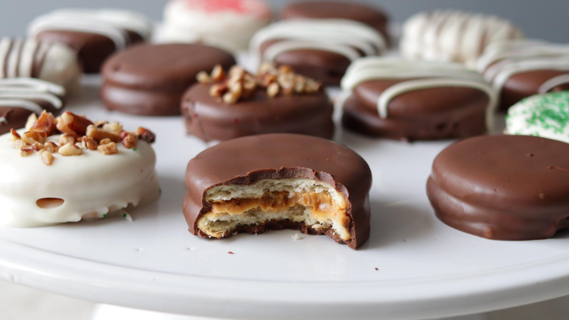 Chocolate Covered Peanut Butter Ritz Cracker Treats Recipe.jpg