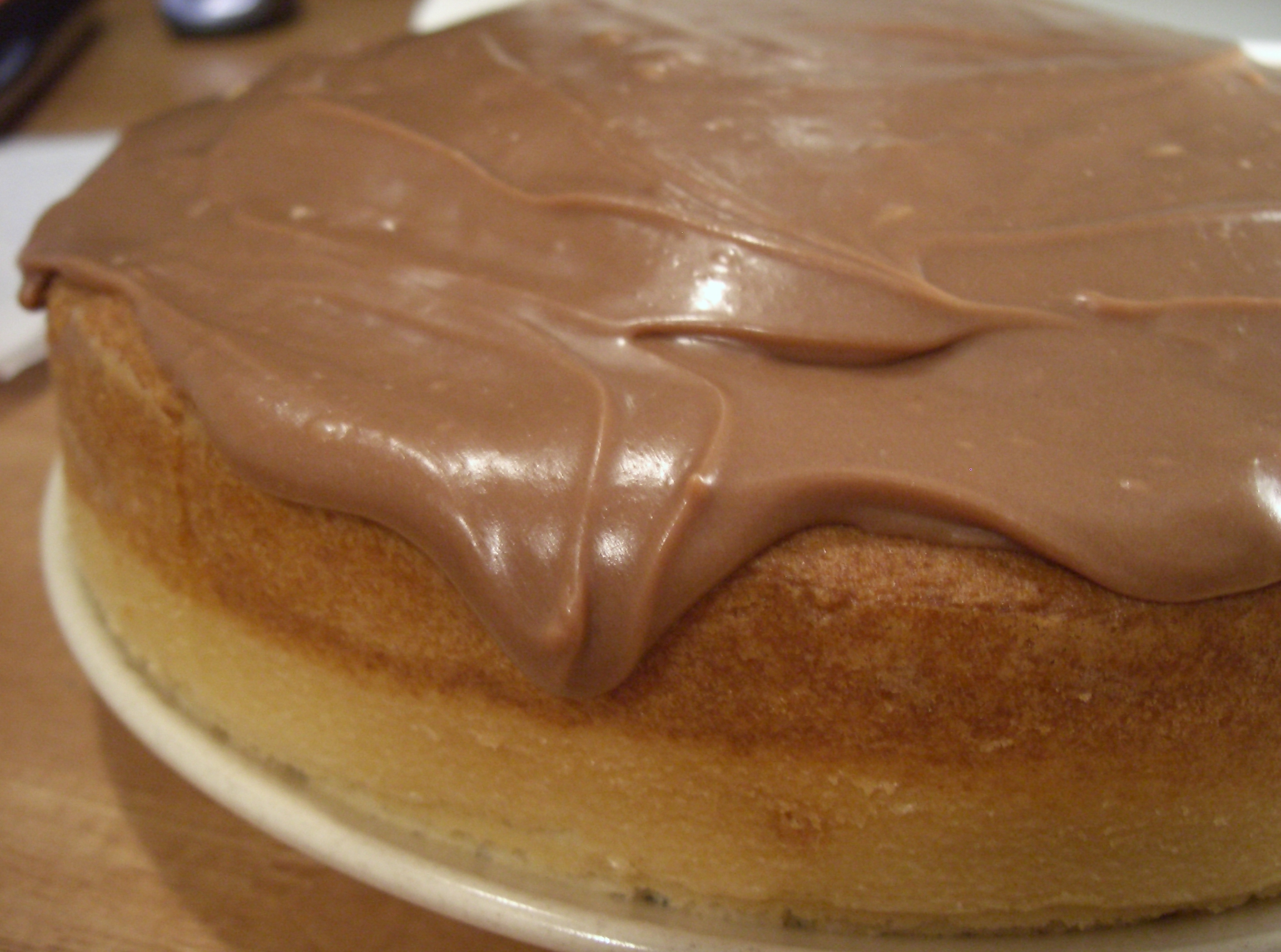 Chocolate_Sour-Cream_Icing_on_cake.jpg