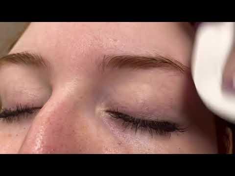 Clean clients eyebrows before waxing with &ldquo;pre hon&rdquo;