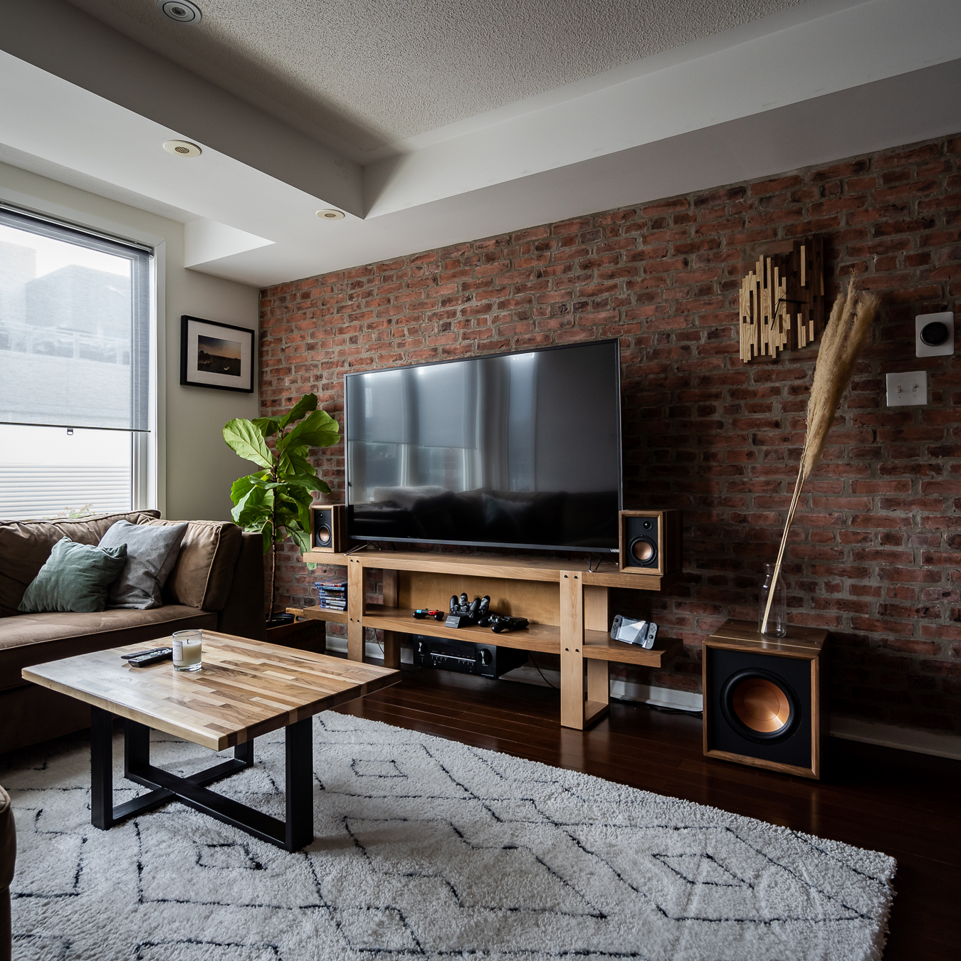 Clock in living room (1 of 2).jpg