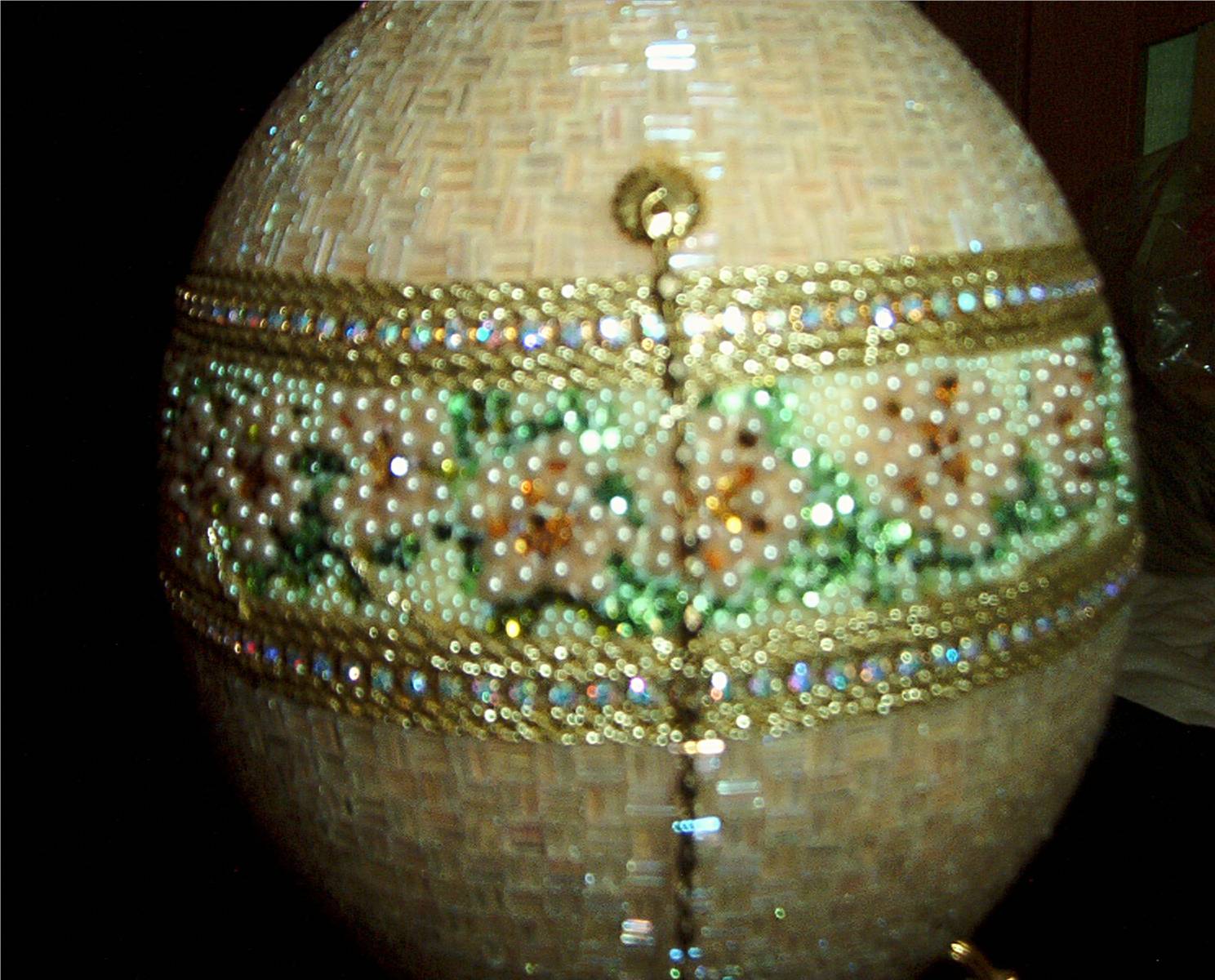 Close up of flower band on Ostrich basketweave.JPG