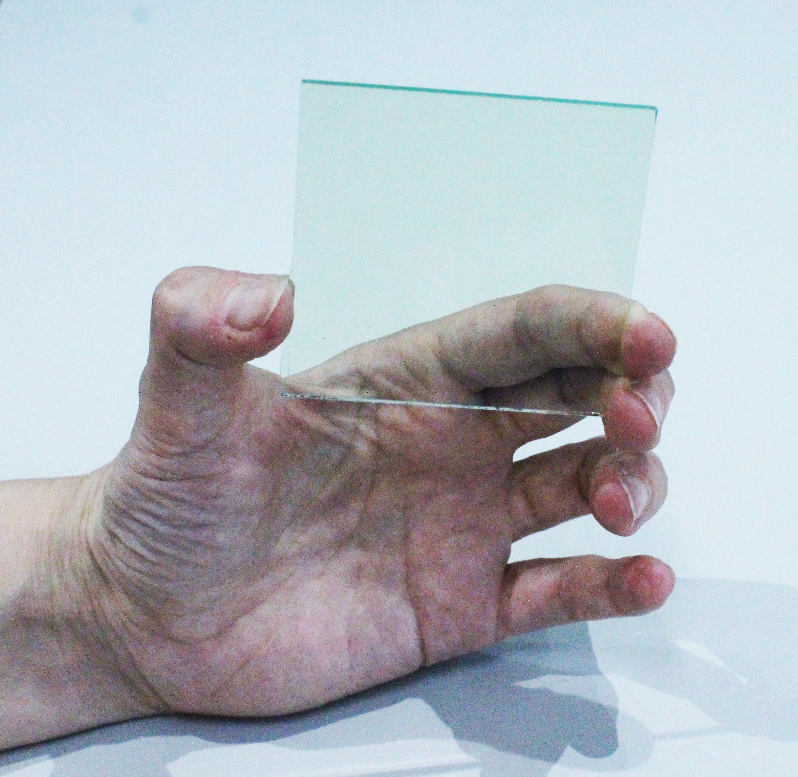 Correct way to hold a hologram 2.jpg