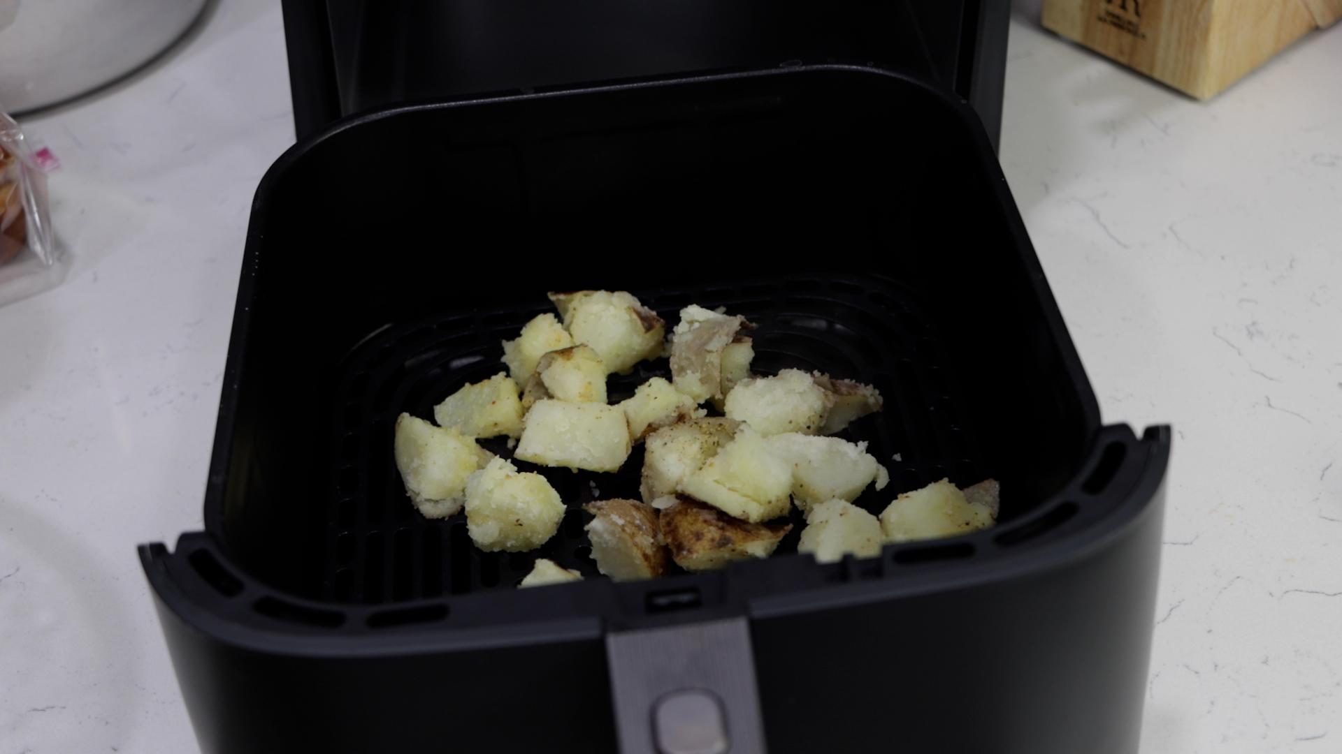 Crispy Air Fryer Potatoes.00_01_23_04.Still006.jpg