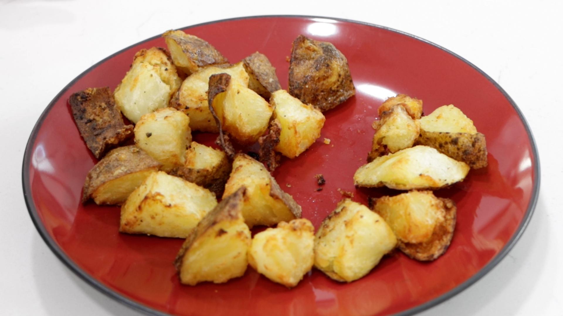 Crispy Air Fryer Potatoes.00_02_01_20.Still009.jpg