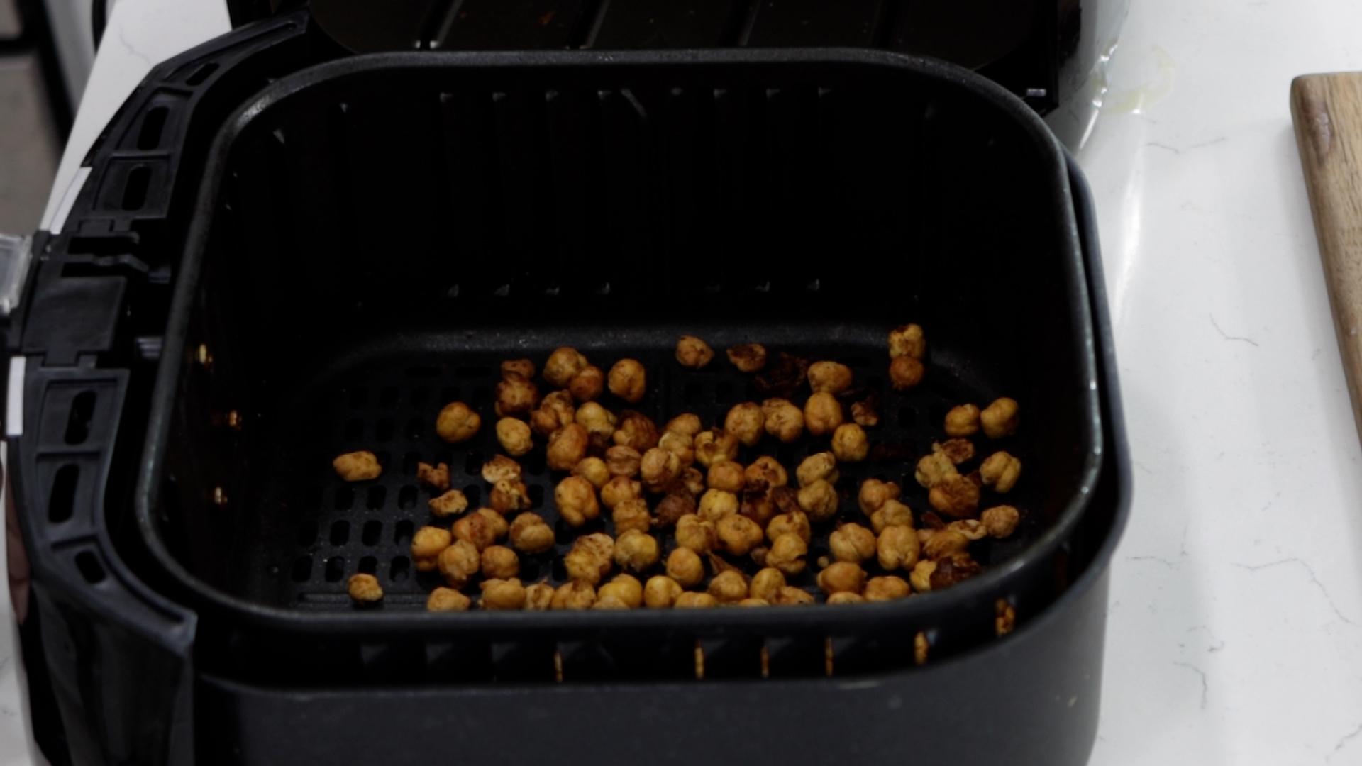 Crispy Crunchy Chickpeas Recipe Air Fryer or Oven.00_05_18_02.Still007.jpg