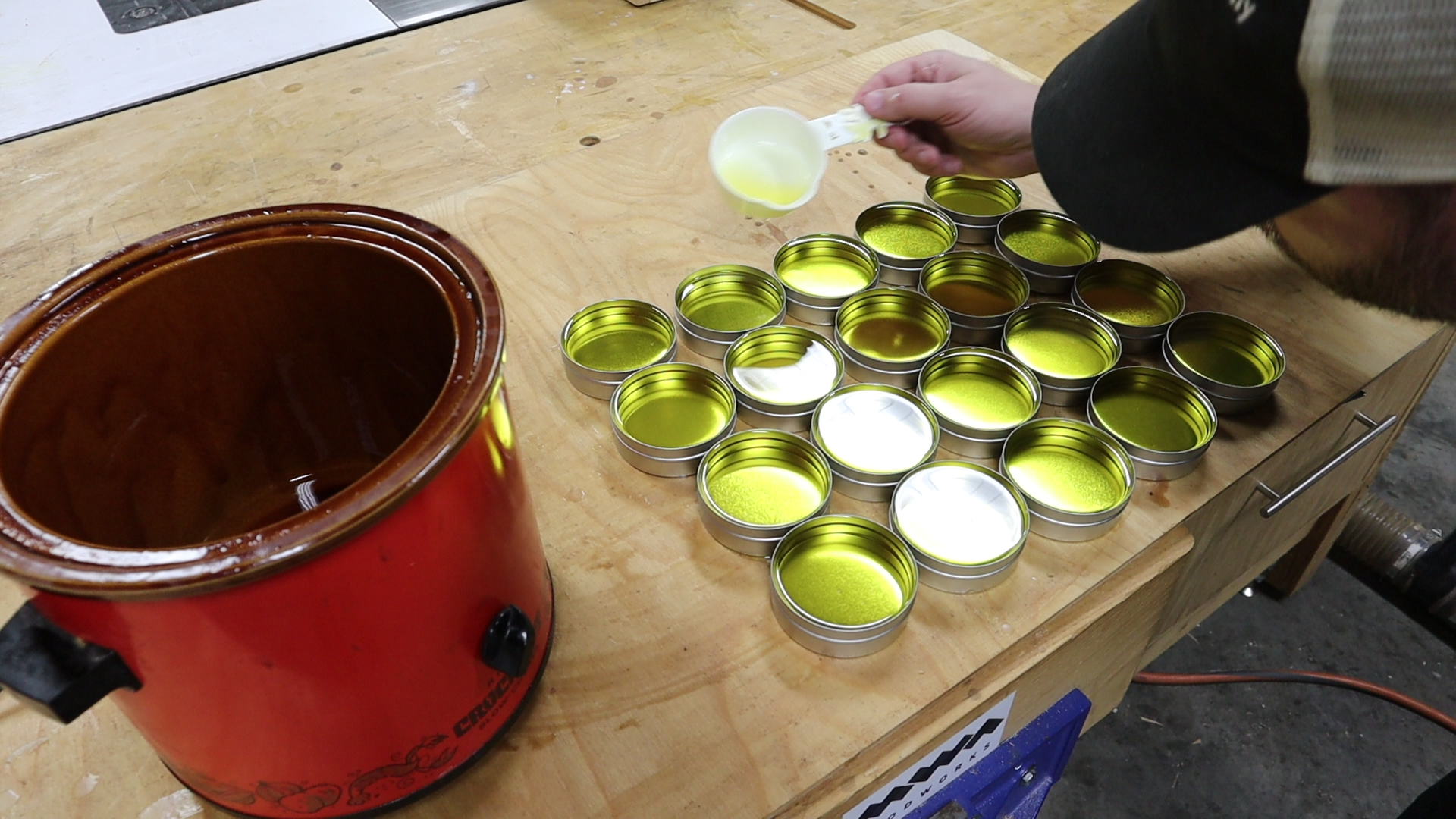 Cutting Board Wax Filling Tins with Wax 2.bmp