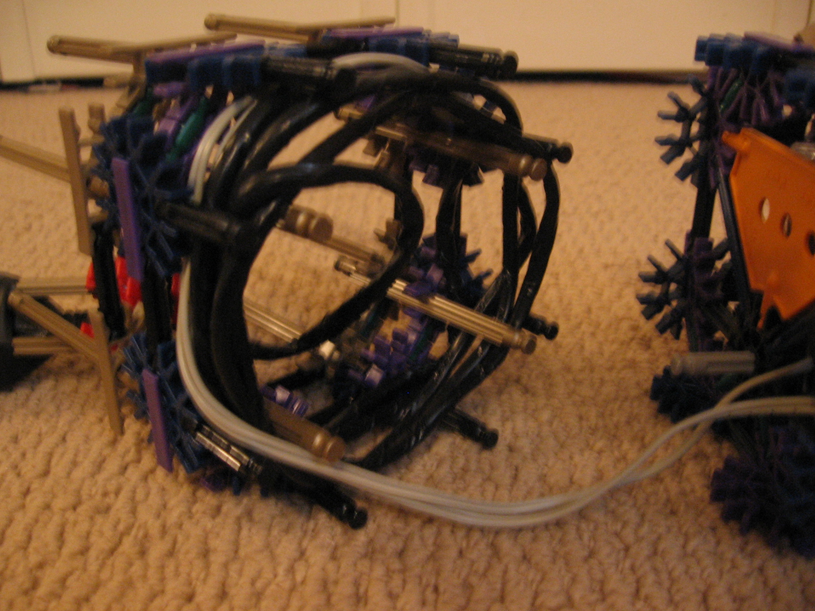 D:\Mika&euml;l\Photo, Image\Instrutable\Instrutables K'nex machine gun 024.jpg