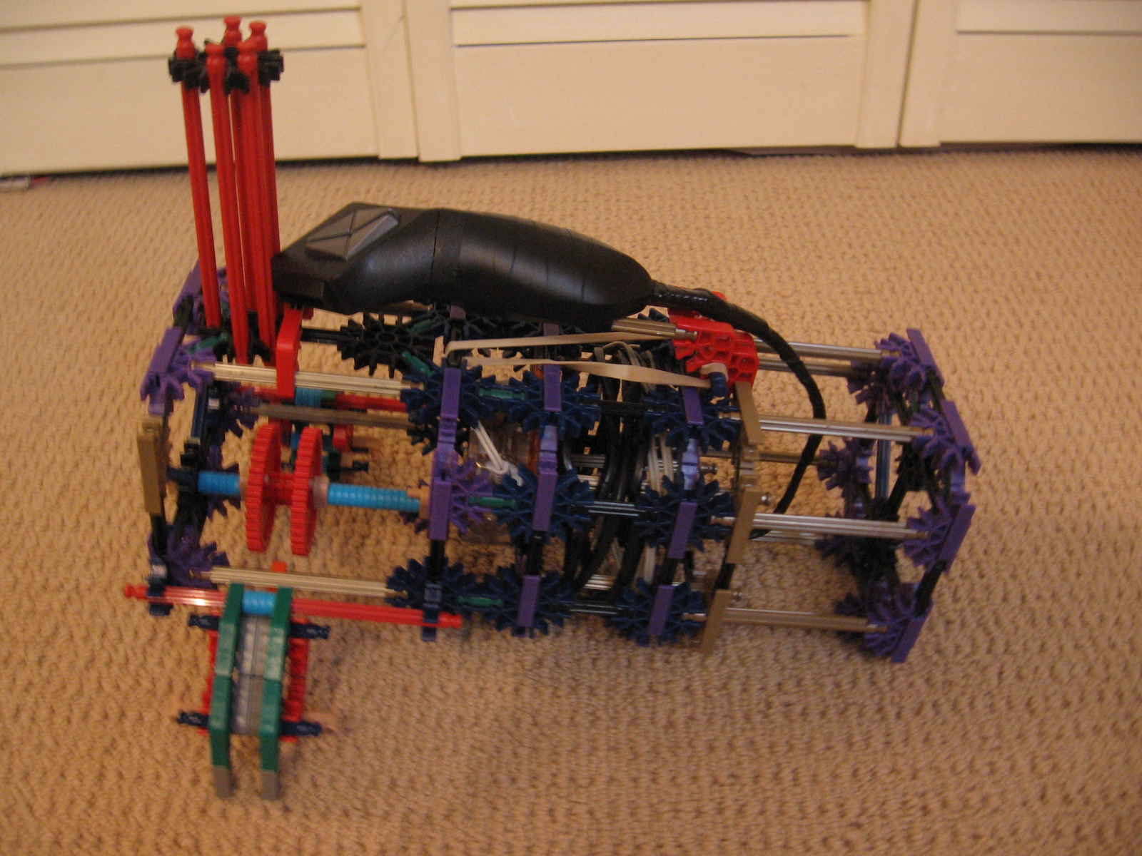 D:\Mika&euml;l\Photo, Image\Instrutable\Instrutables K'nex machine gun 003.jpg