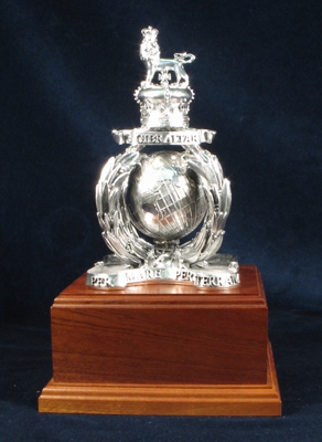 D77s1_Globe_and_Laurel_Royal_%20Marines_Silver.jpg