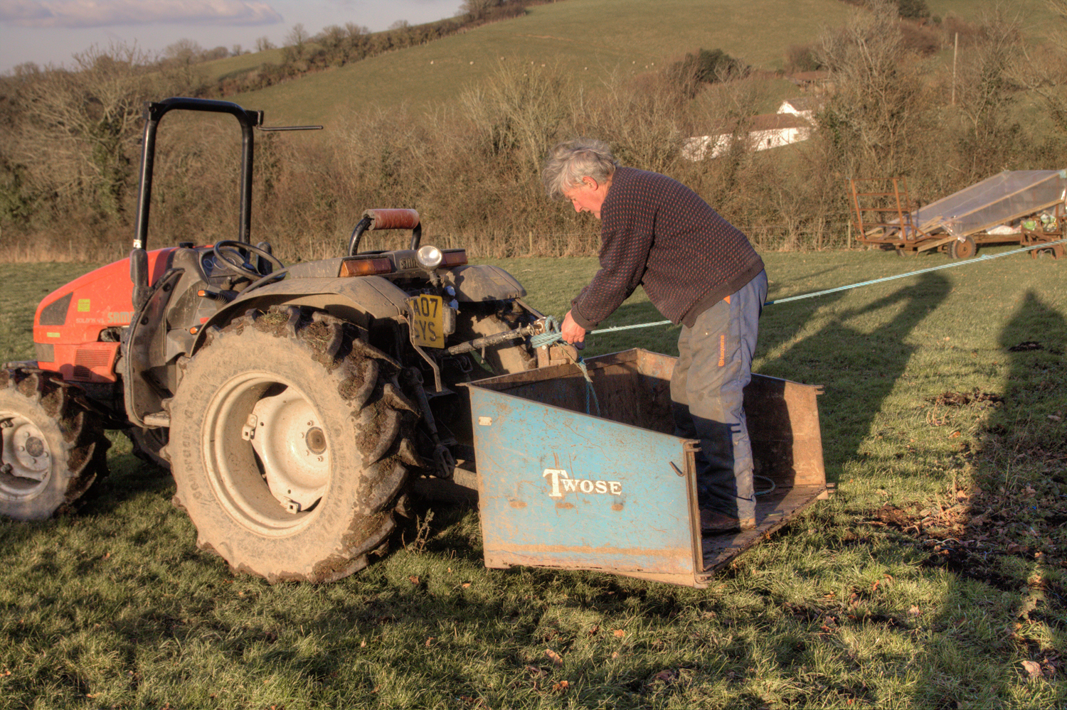 DB Tie rope to tractor top link 01.jpg