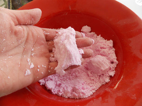 DIY Bath Bombs - mixing3.jpg