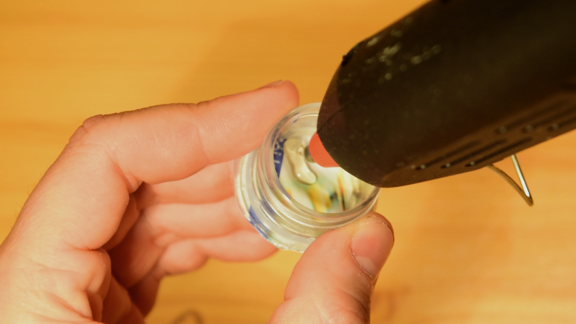 DIY Bottle Cap Flashlight2_freeze33.bmp