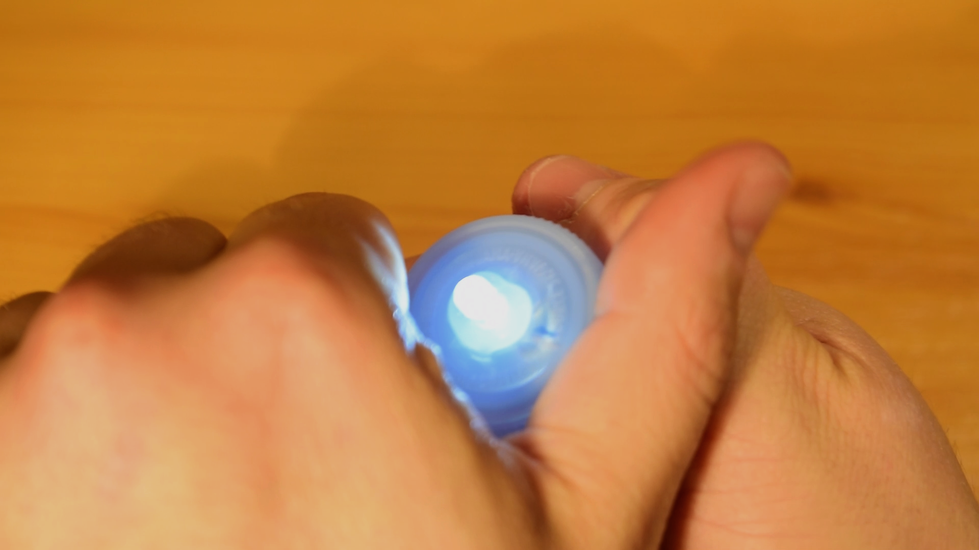 DIY Bottle Cap Flashlight2_freeze54.bmp