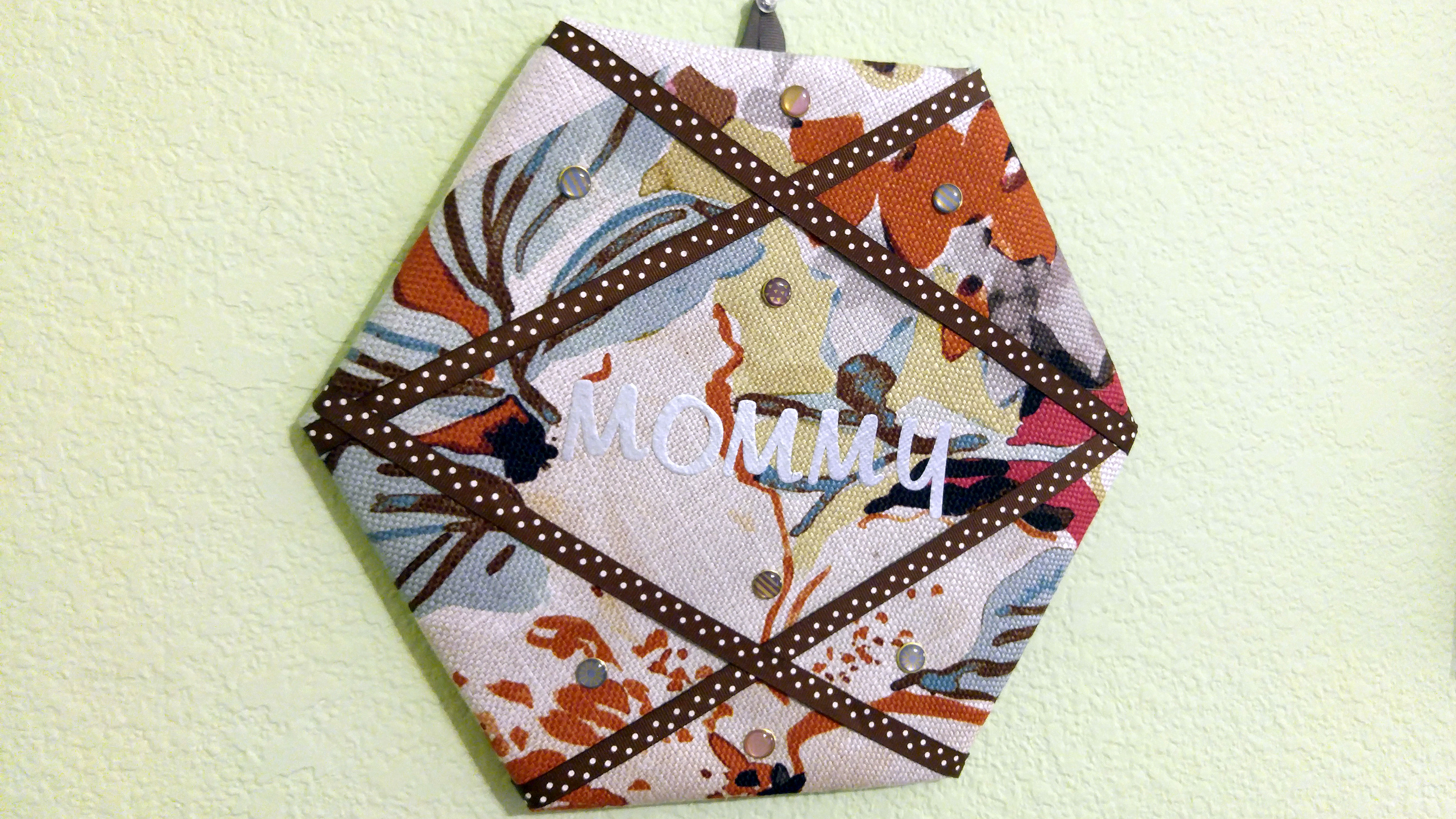 DIY Fabric-Covered Cork Board Thumbnail 04.jpg