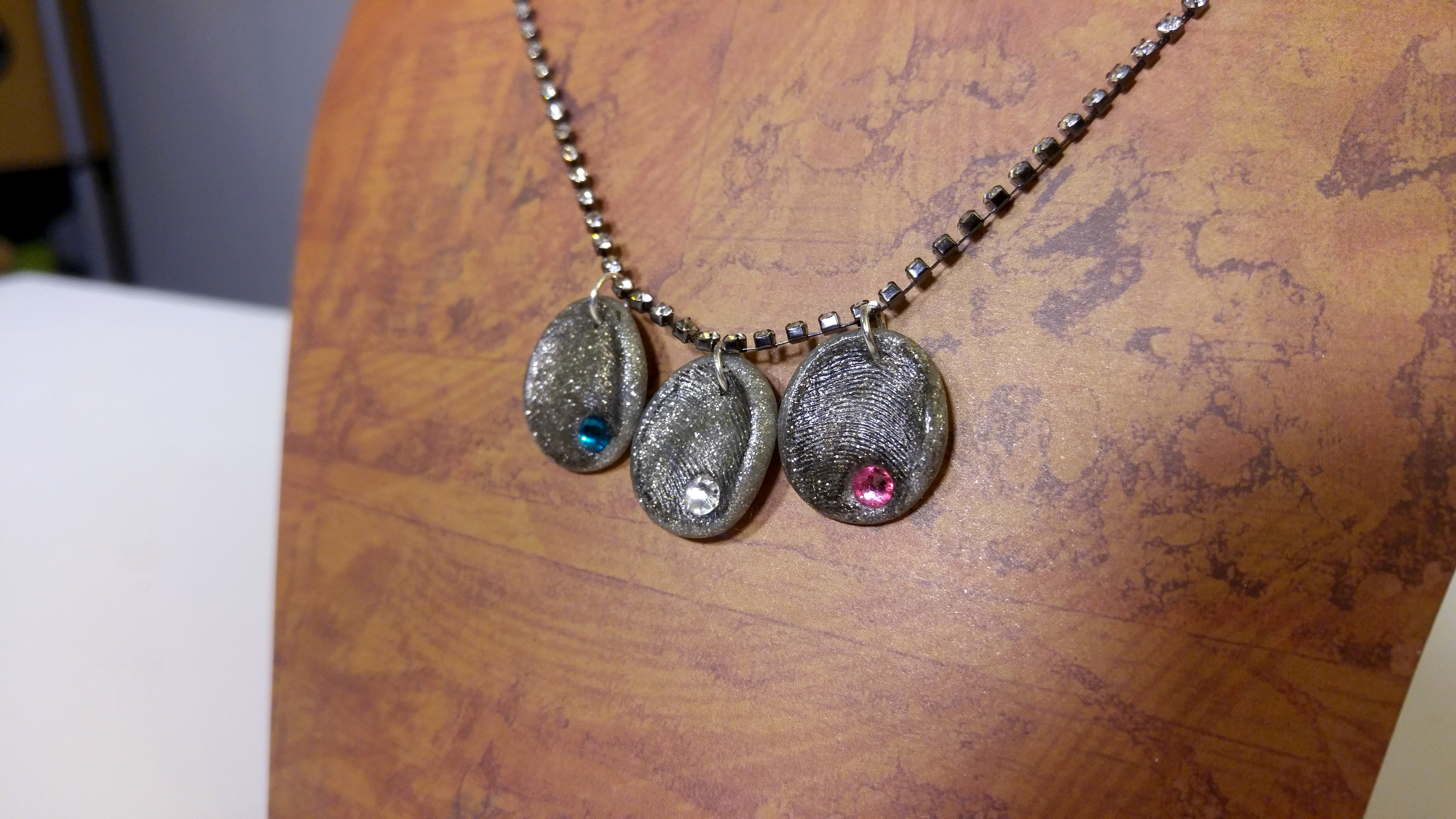 DIY Fingerprint Pendant Thumbnail 01.jpg