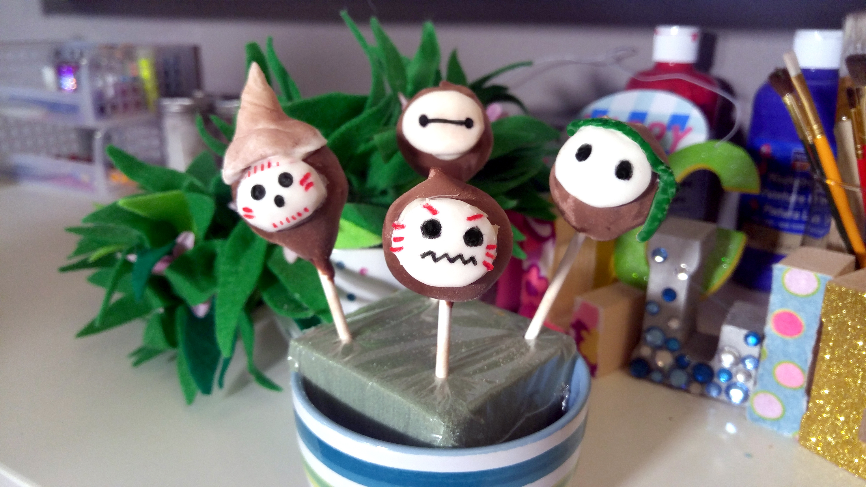 DIY Moana Kakamora Brownie Cake Pops Thumbnail 04.jpg