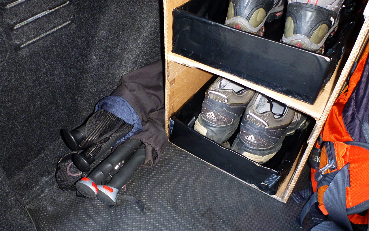 DIY box for hiking boots 019.jpg