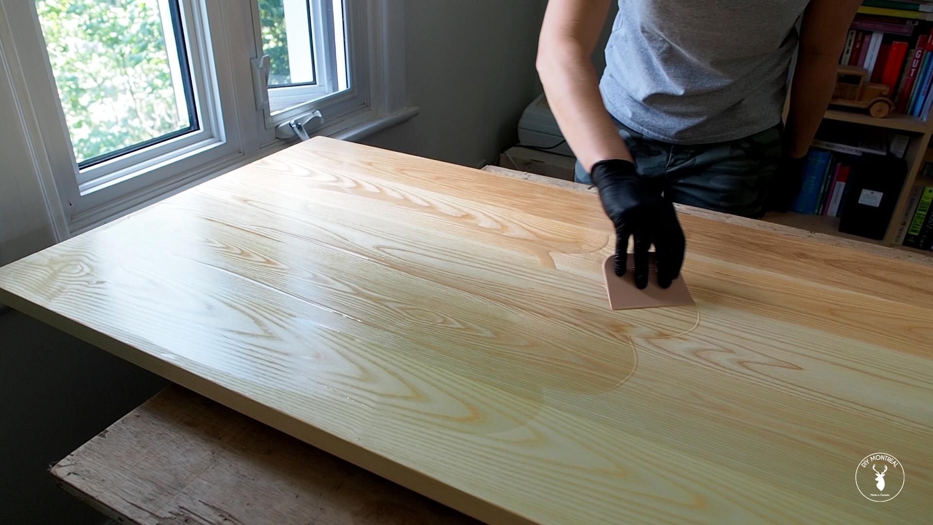 DIY desk top - finishing - apply Osmo with a card spreader 2.jpg