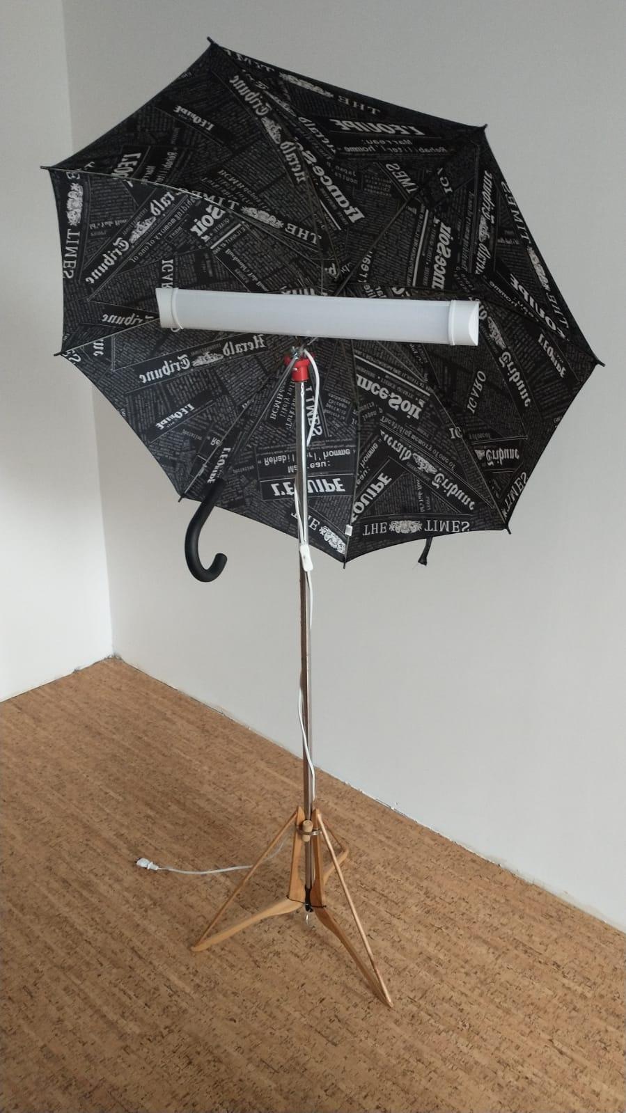 DIY-AdHoc-Tripod-fromBroomHandle&amp;ClothesHangers-Umbrella&amp;Diffuser-Ready-1.jpeg