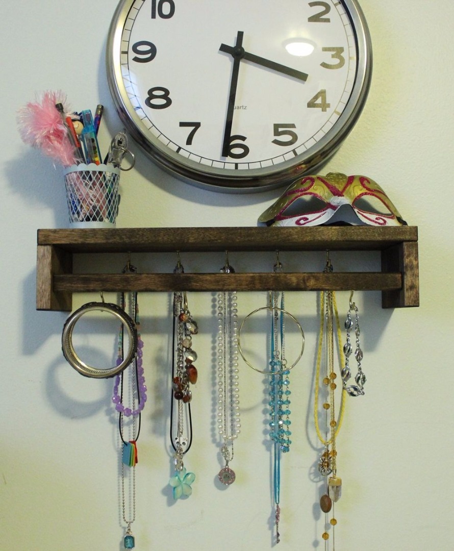 DIY-Jewelry-Holder-out-of-Spice-Rack.jpg