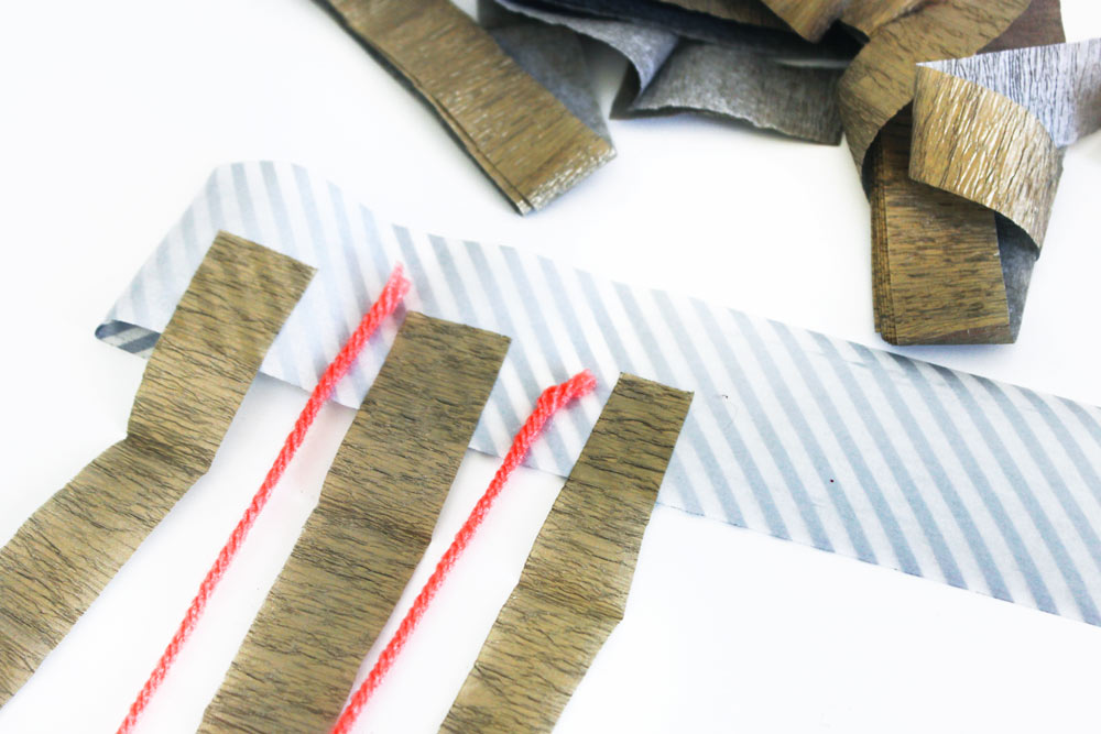 DIY-Photobooth-Navidad-Props-garland.jpg
