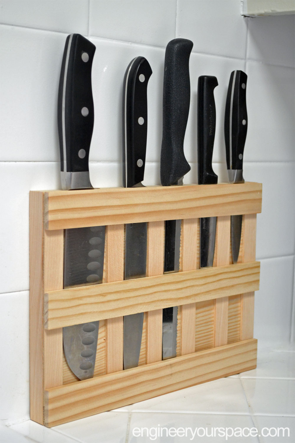 DIY-wooden-knife-rack.jpg
