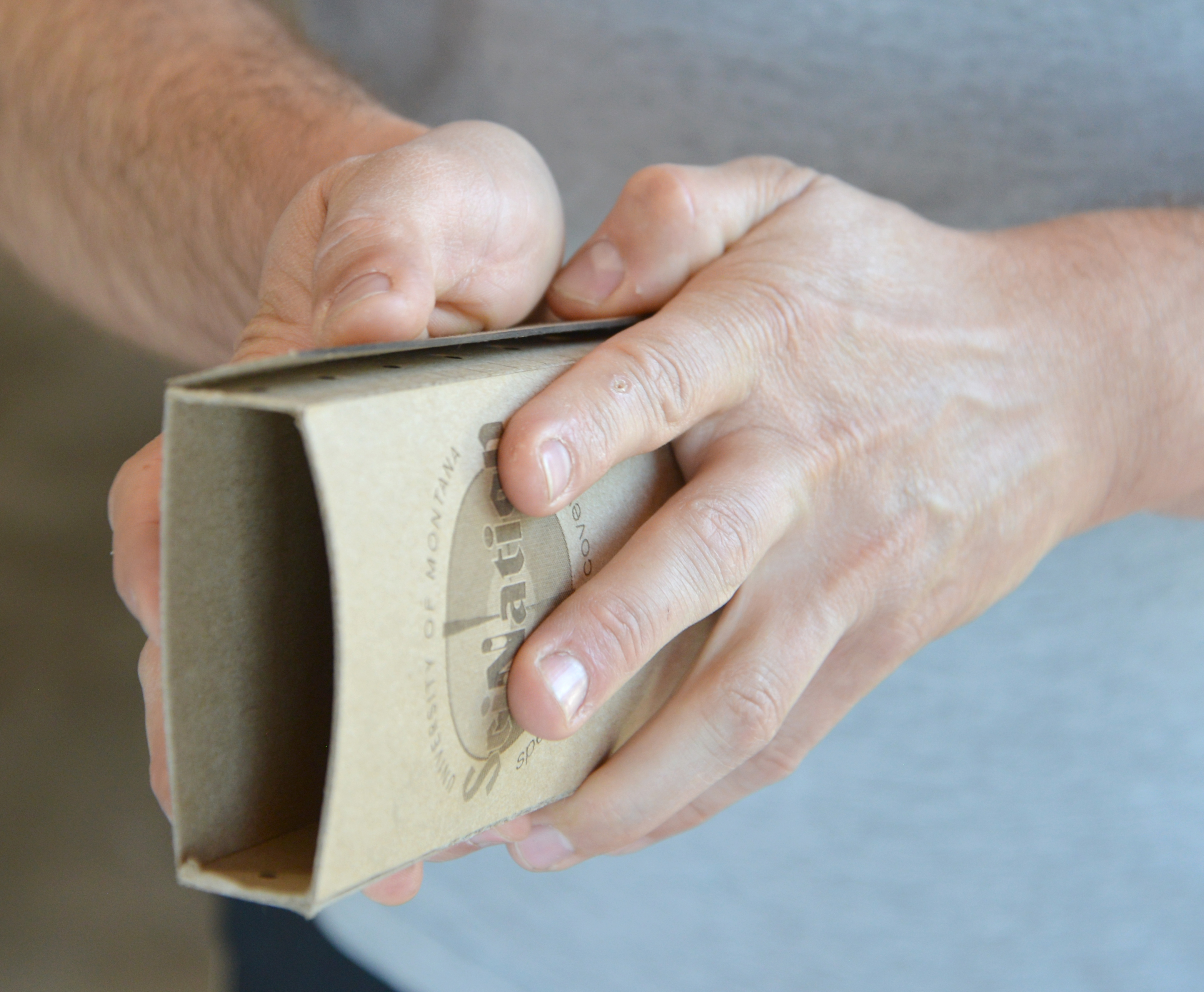 DSC_9209.folding the basket 3.jpg