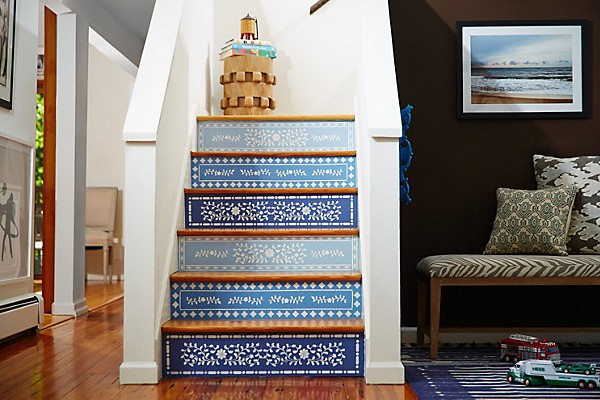 Decorates the Staircase in the Moroccan Style Staircase DIY project 04.jpg