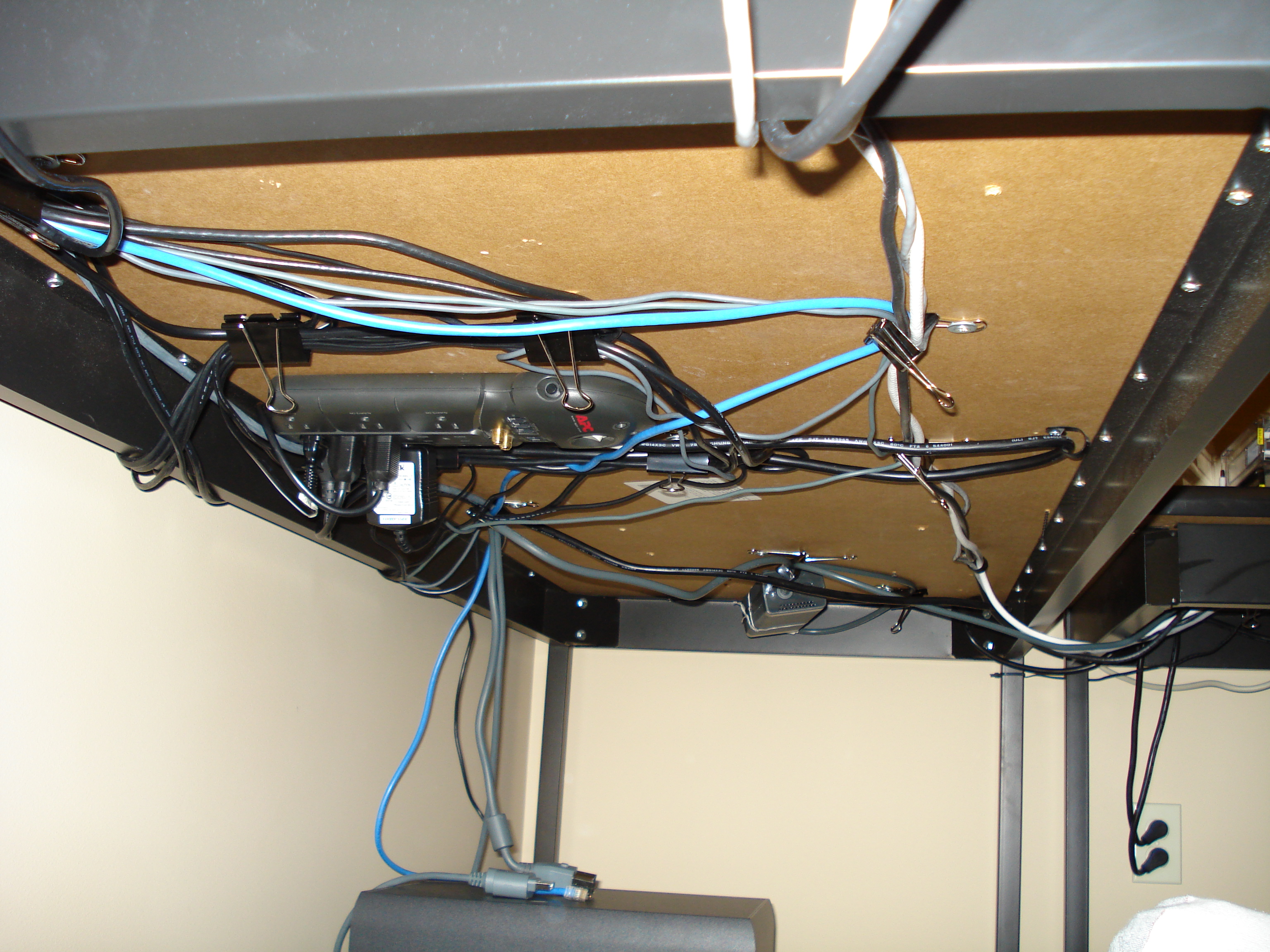 Desk Cabling (7).JPG