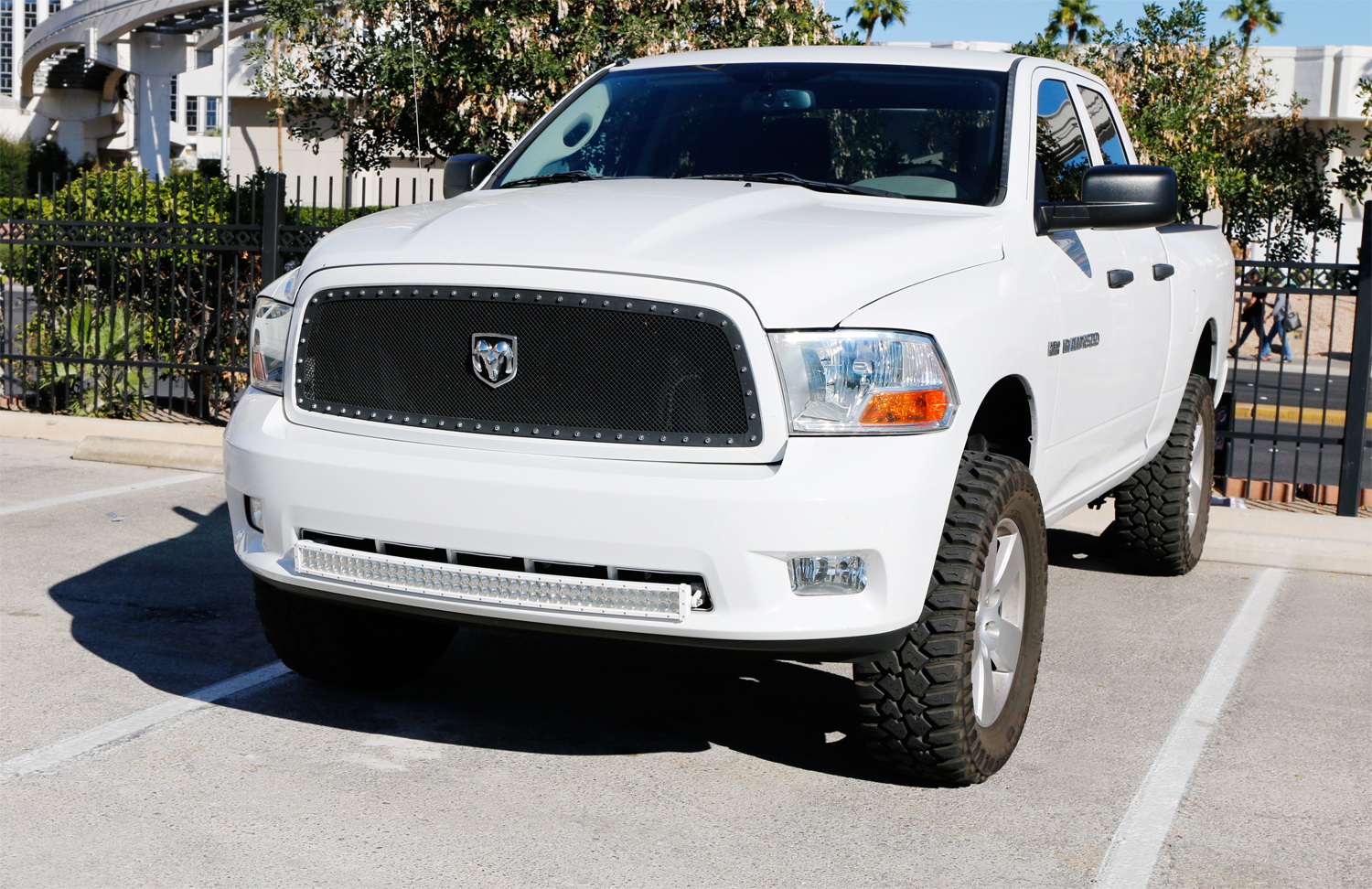 Dodge-RAM-Curve-LED-Light-Bar-09.jpg