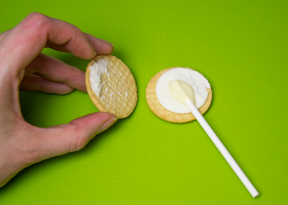 Easy Valentines Day Oreo Pops.jpg