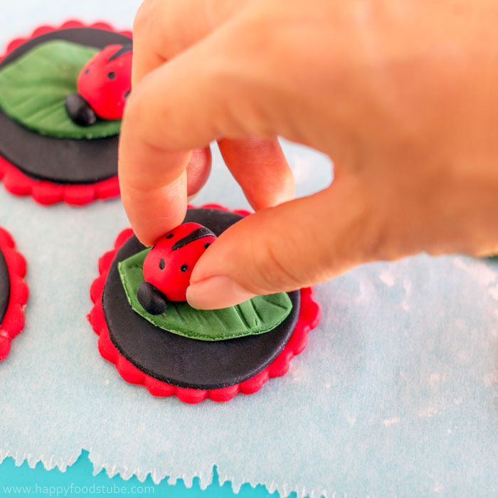 Easy-Ladybug-Cupcake-Toppers-Fondant-Tutorial-Step-by-Step-11.jpg