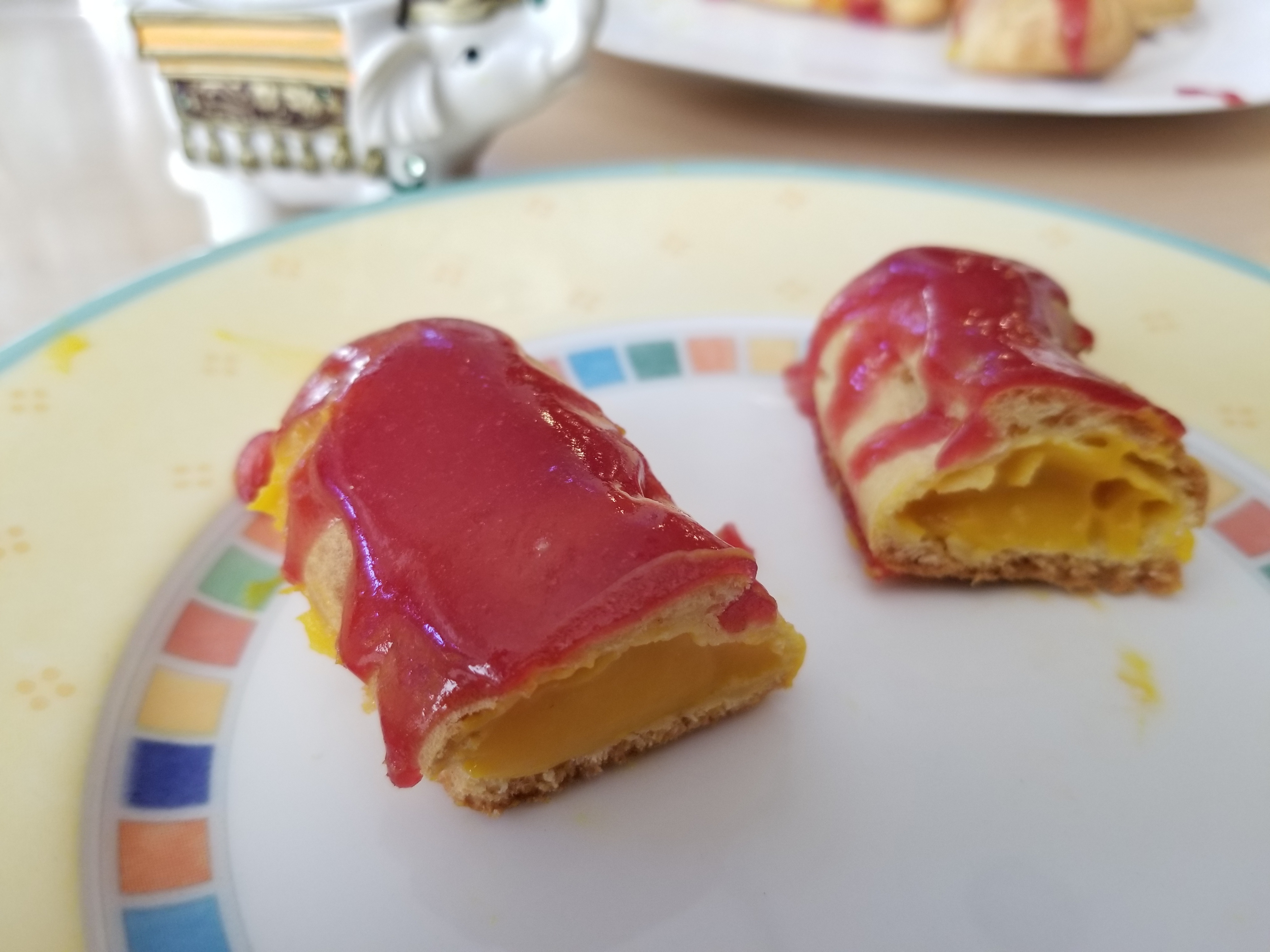 Eclair - mango -3.jpg