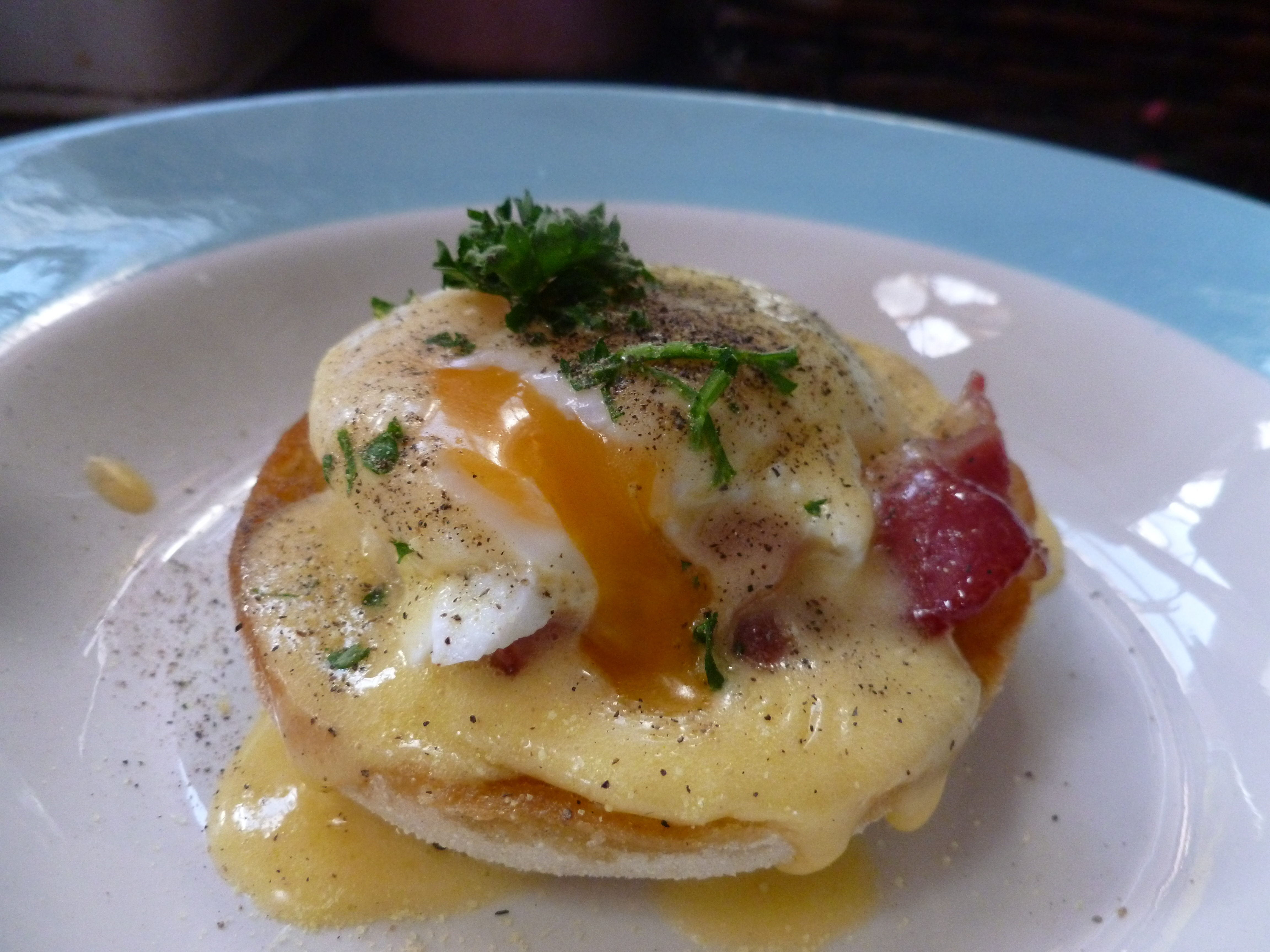 Eggs benedict 048.JPG