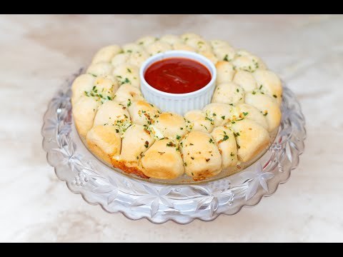 Elise's Eats - Ep 154: Garlic Dough Ball Wreath