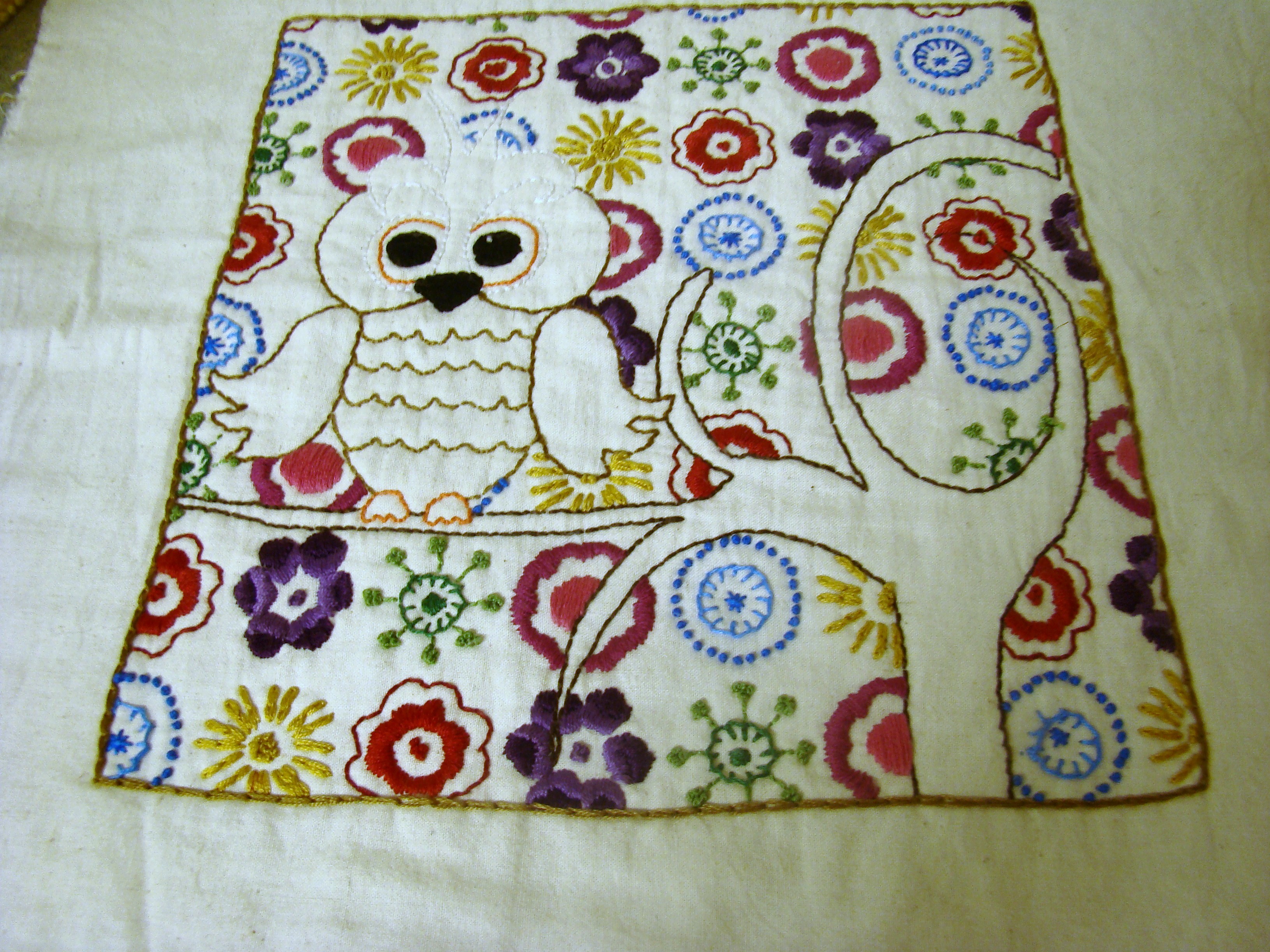 Embr. Owl Pillow 32.JPG