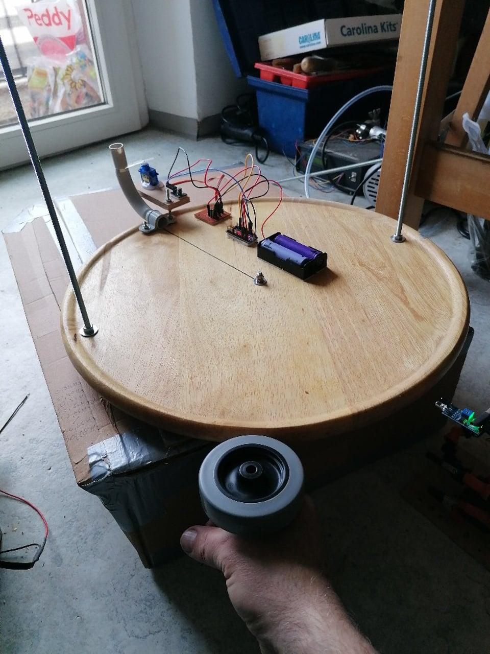 Experiment about the Coriolis force on a turntable with Arduino