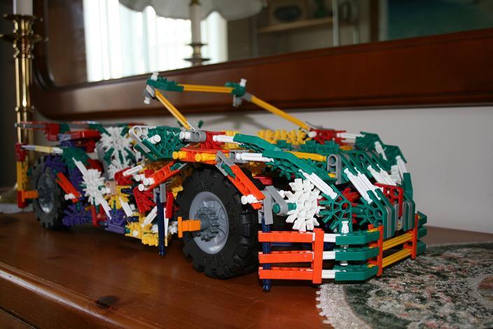 F:\My Documents\My Pictures\m9\Knex Supercar.JPG