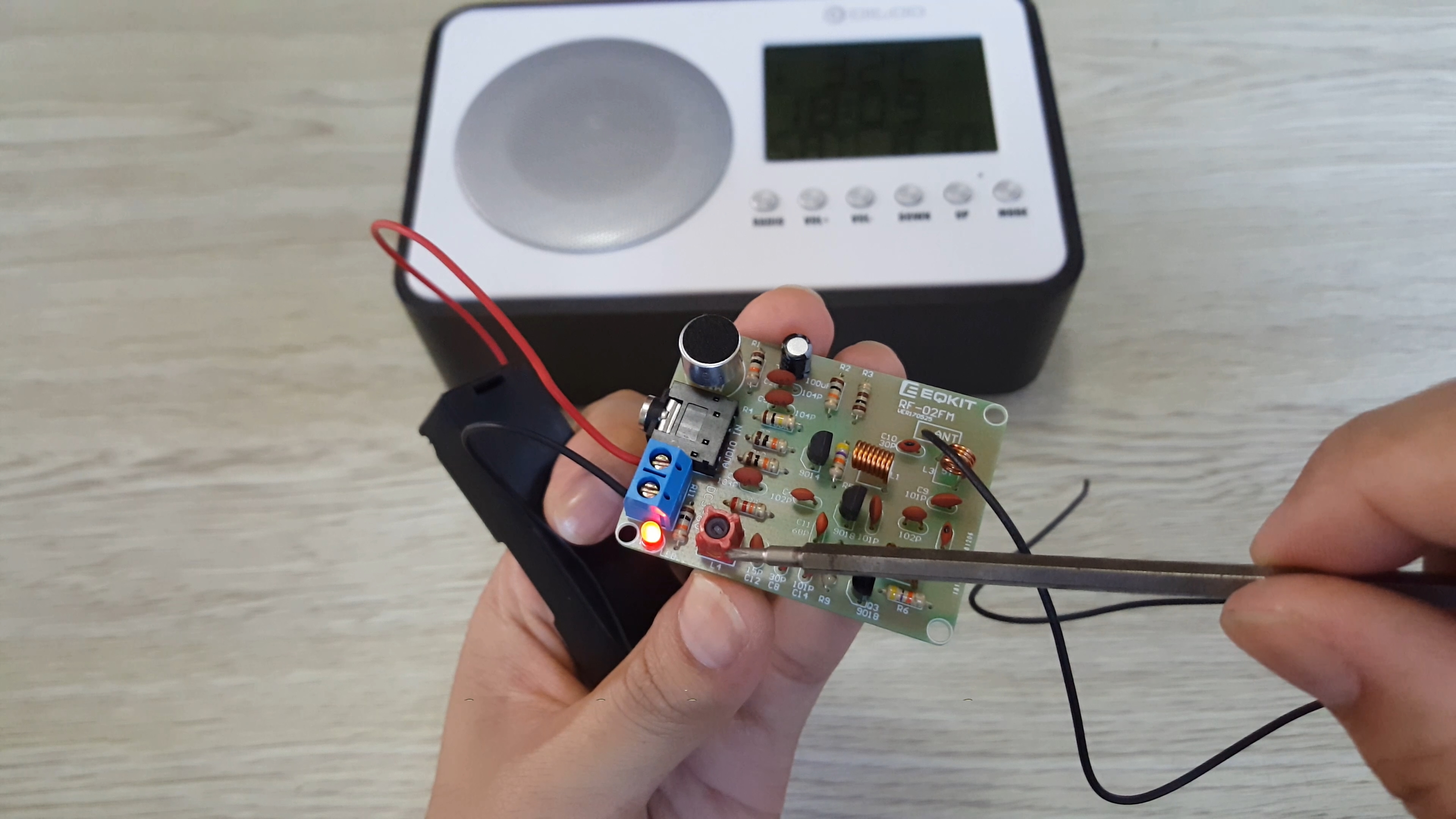 FM_Transmitter_Kit_RF_02_Spybug_FM_Transmitter_Best_Value_2019 .mp4_snapshot_10.46.667.jpg