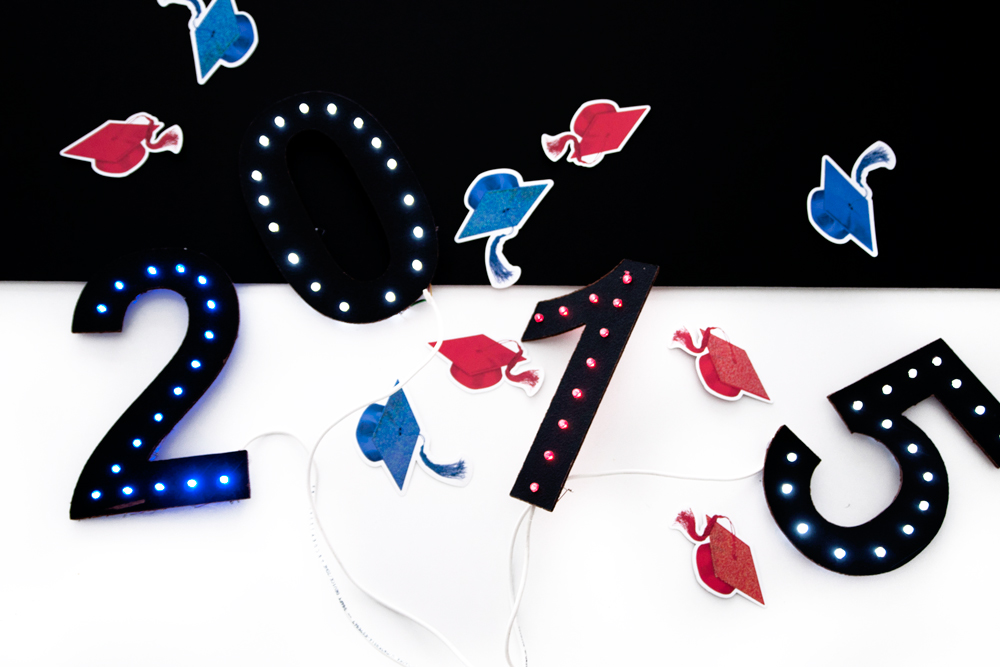 Featured-Graduacion-DIY-Hub-Maker-Space-RIE-marquee-proyecto-ideas-led-2015-madera.jpg